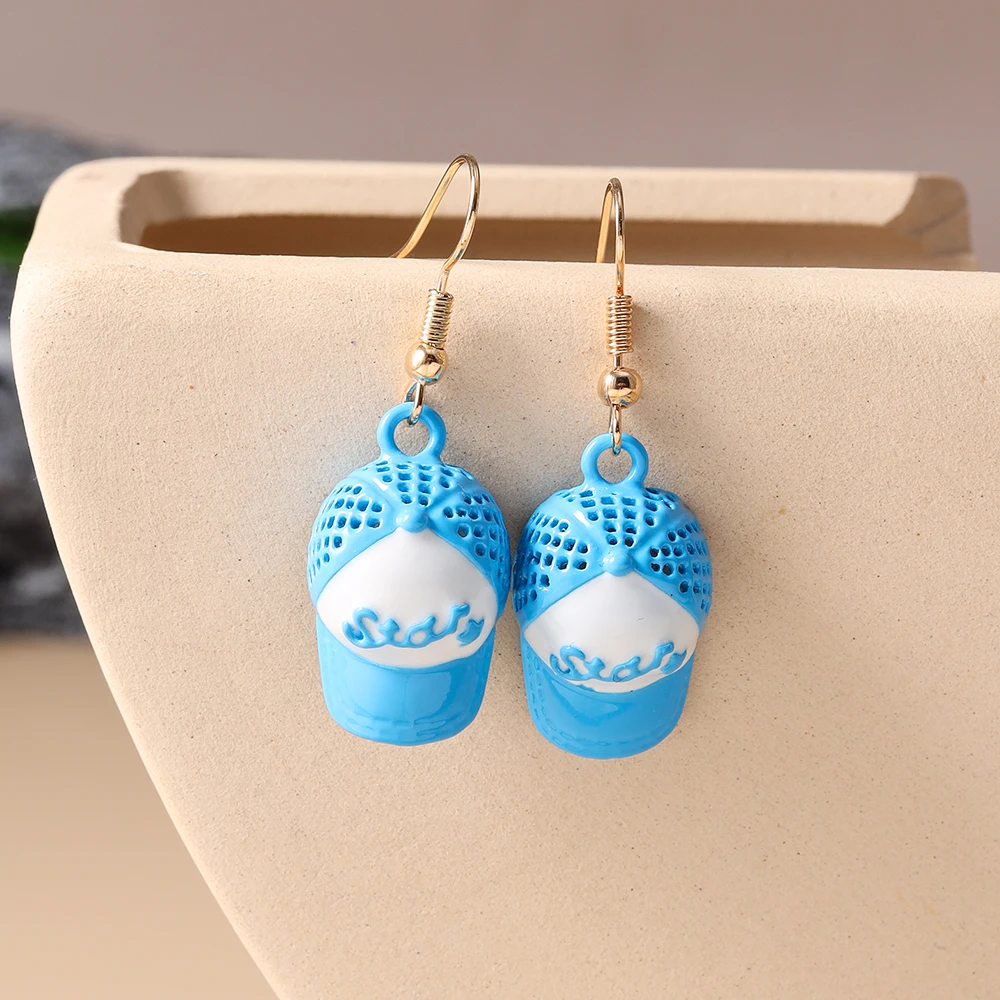 Aihua Kawaii Cartoon Hut Ohrringe Persönlichkeit Baseballkappe Strandpantoffel Hängeohrringe für Frauen Männer Urlaubsschmuck Geschenke – Detail 10