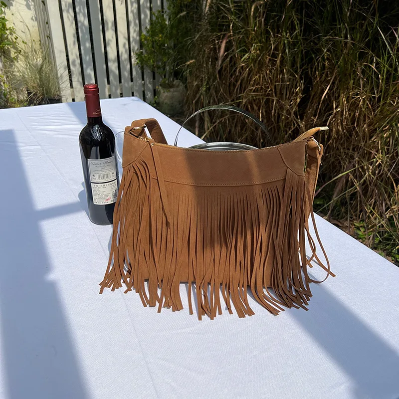 Bolsa de borla estilo americano 2025 nova imitação de camurça retrô bolsa de sela elegante picante menina bolsa de ombro único crossbody