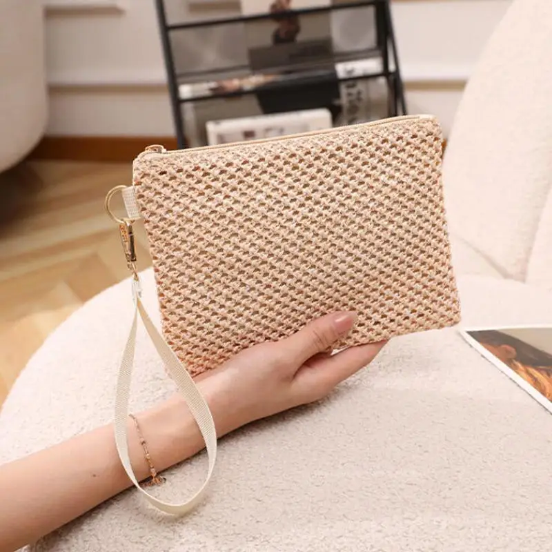 

Elegant Beach Vacation Wristlet Handbag for Women Bohemian Styles Woven Straw Small Clutch Bag Versatiles Zippered Purse