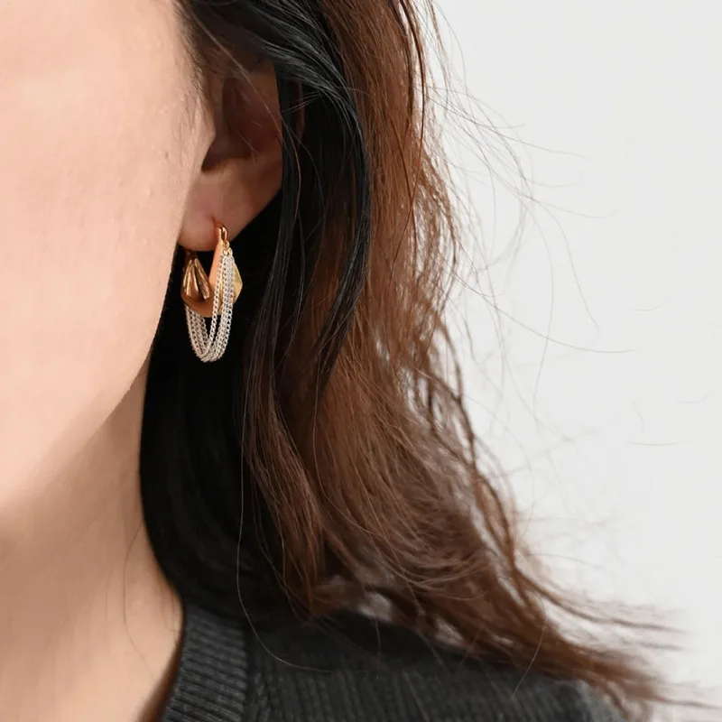 حقيبة يد فاخرة جديدة ذات تصميم مهدب أقراط 2026 للسيدات عصرية فردية على الطراز البارد مجوهرات فرنسية كلاسيكية