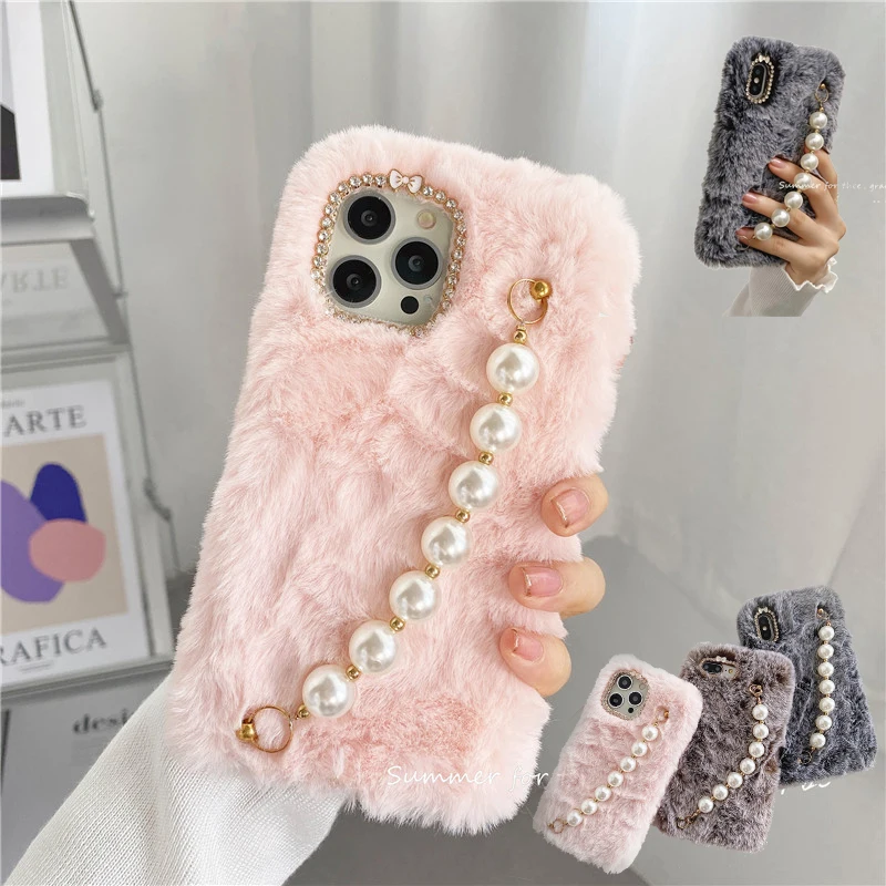 

Мягкая Плюшевая теплая задняя крышка для iPhone 15 14 13 12 11 Pro Max X XR XS 7 8 Plus, осенне-зимний чехол для телефона с пушистым жемчугом и ремешком на запястье