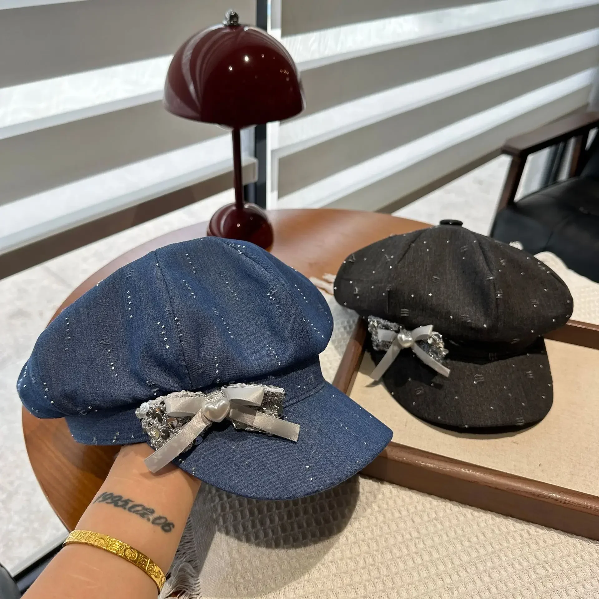 Sombrero octogonal con nudo de mariposa resistente adornado con diamantes de imitación de lujo para mujer, boina vaquera Vintage única para primavera y verano