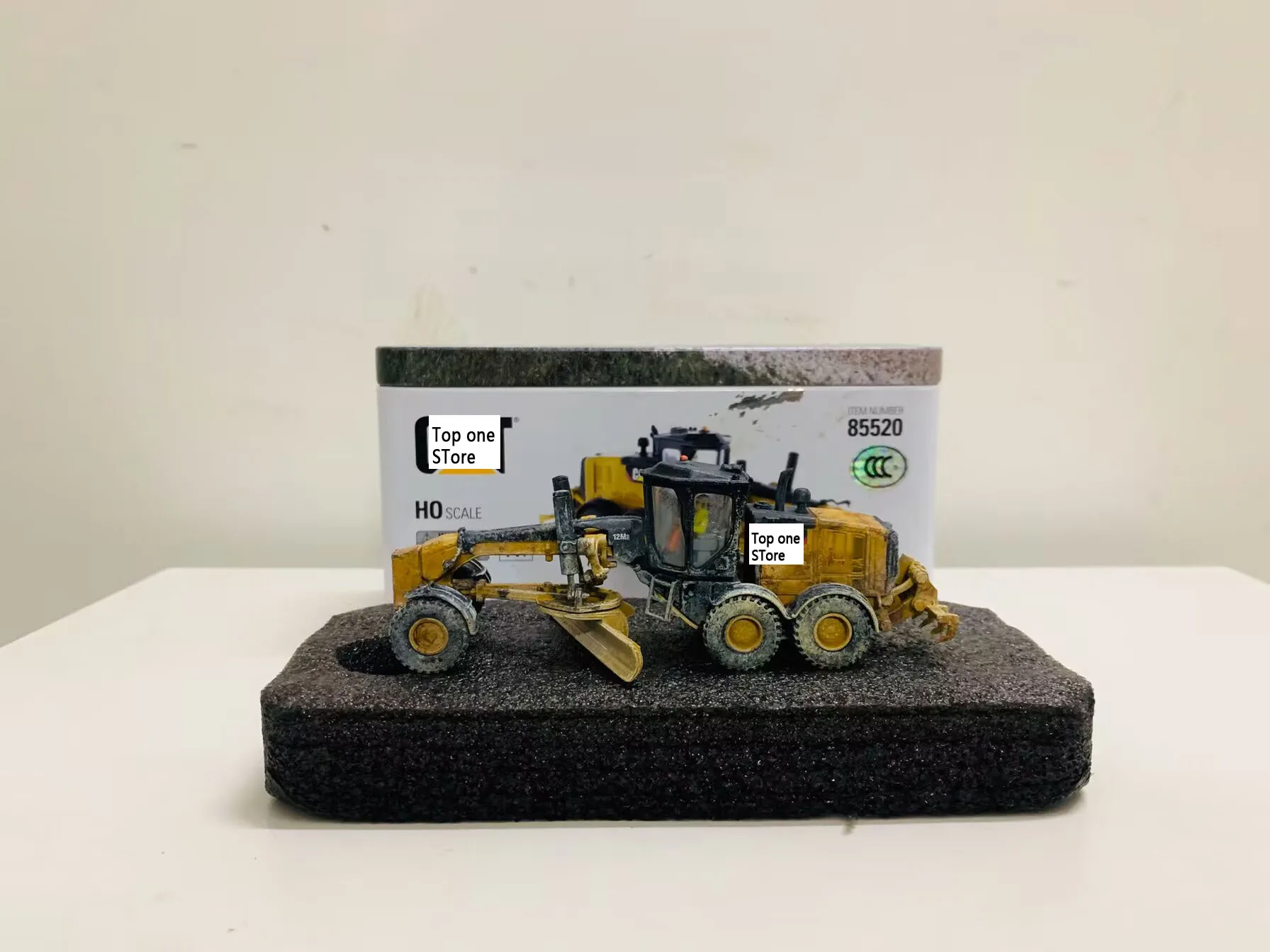 12M3 Motor Grader 1/87 Ho Scale Metal Model Muddy Edition von DieCast Masters 85520, neue Originalverpackung