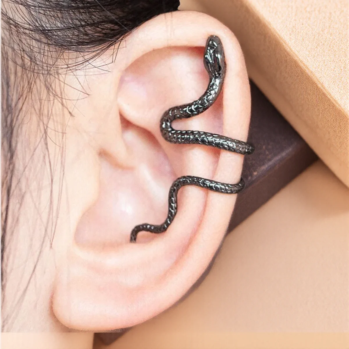 

1pc Adjustable Snake Print Earrings No Piercing Punk Fake Ear Clips Black Fashion Jewelry for Women Girls