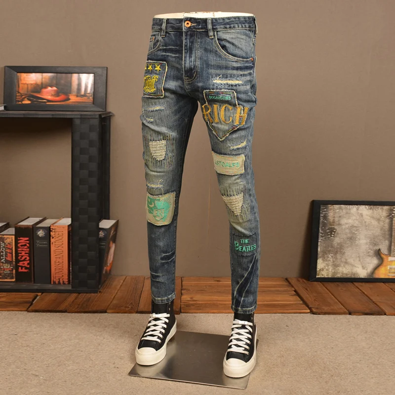 Jeans da uomo di alta moda di strada retrò lavati blu elasticizzati Slim Fit Jeans strappati Vintage da uomo pantaloni di Jeans Hip Hop firmati con patch