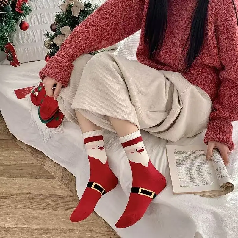 Calcetines navideños de algodón para mujer, medias de tubo medio de dibujos animados de Año Nuevo, Medias Rojas, regalo de Navidad encantador, Otoño e Invierno