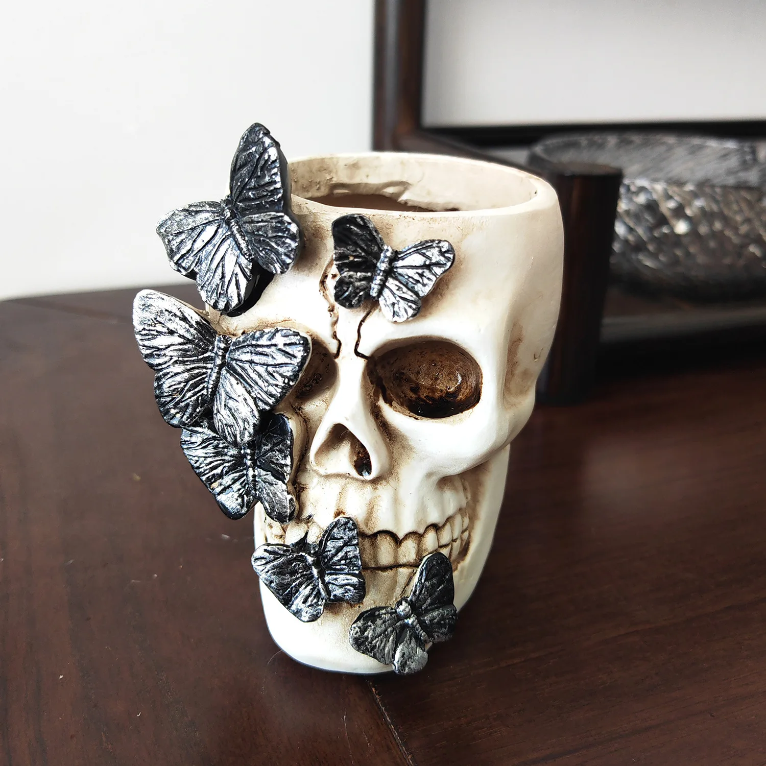

Halloween Skull Decorations Ghost Festival Party Butterfly Skull Ornaments Pen Holder Resin Crafts