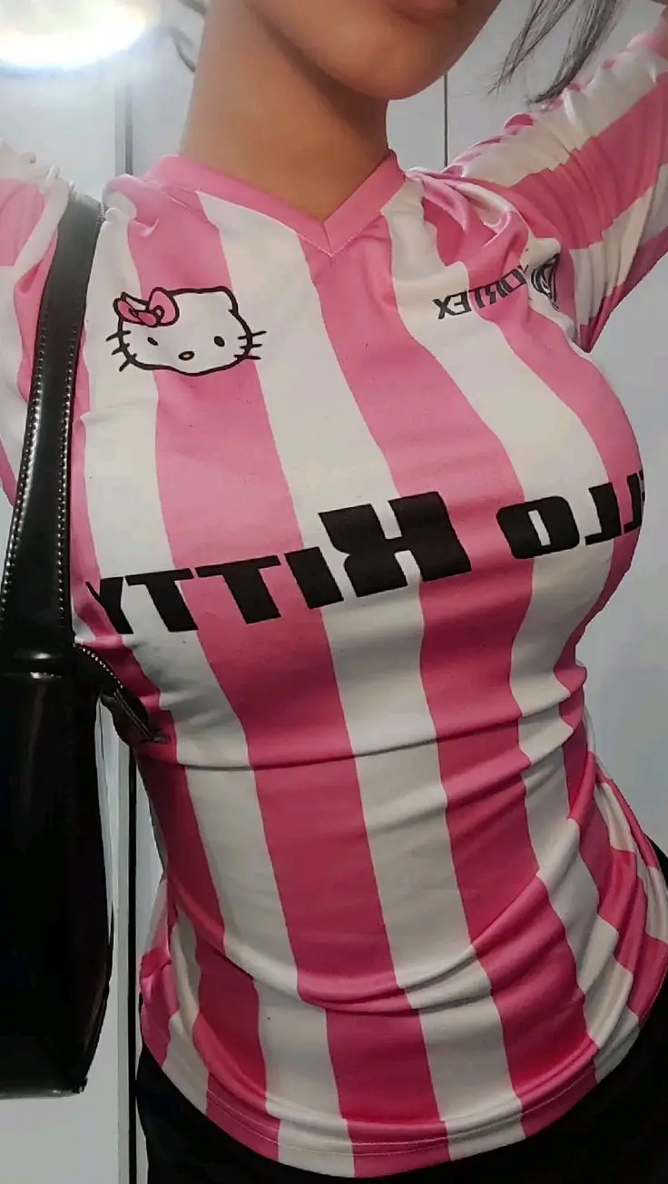 تي شيرت بيسبول Hello Kitty، تي شيرت برسومات كرتونية لطيفة، قميص كاجوال عصري للأطفال والكبار، ملابس شارع Kawaii