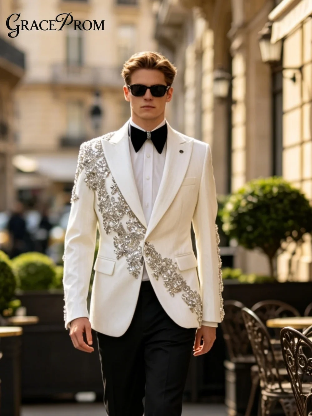 

Luxury White Shawl Lapel Tuxedo for Men Ornate Silver Crystal Floral Embroidery Jacquard 3PCS Jacket Vest Pants Set for Groom