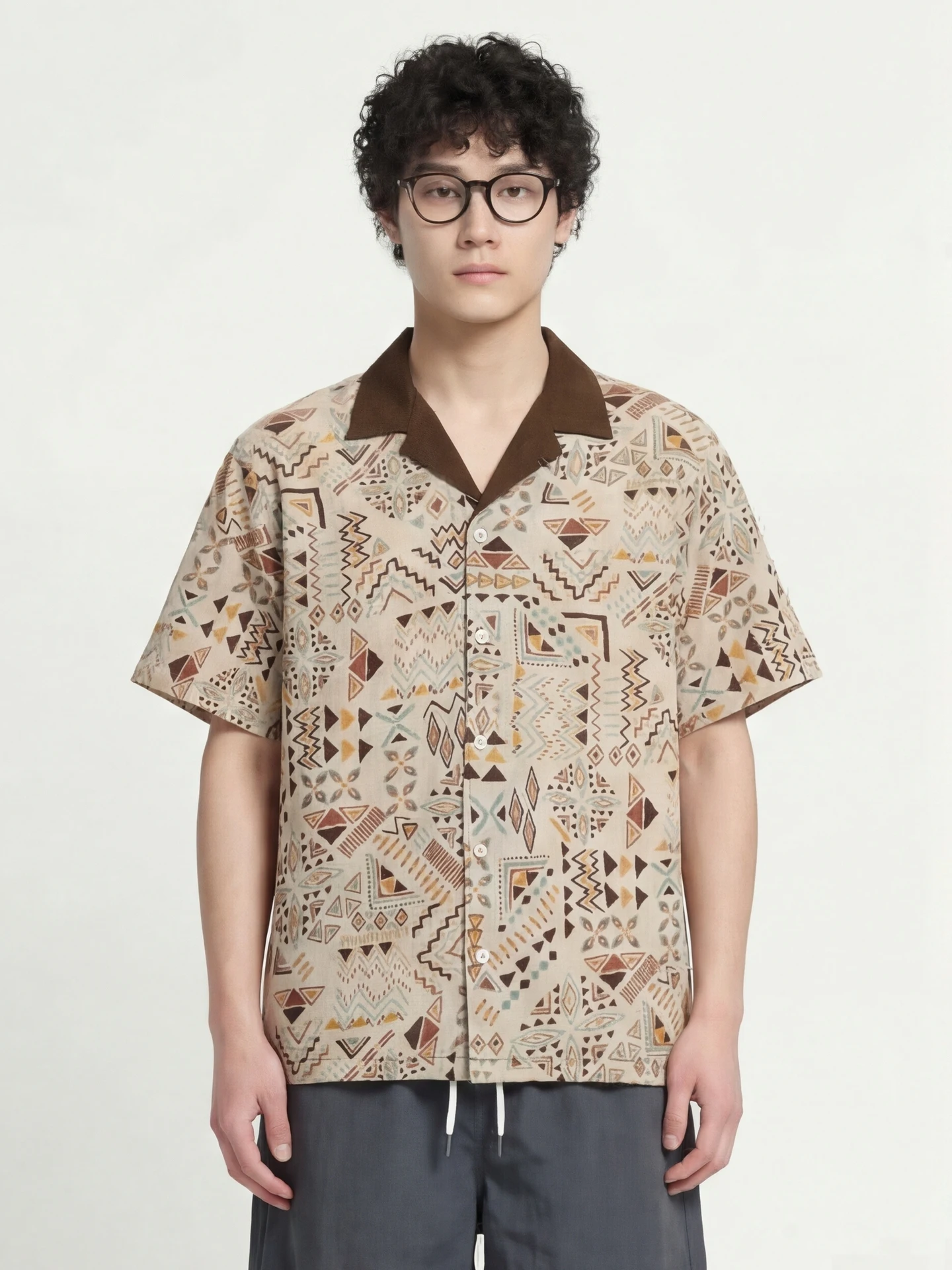 camicia-con-stampa-geometrica-a-totem-crosscollar-stampa-savage-estate-2026-origine-cina-accessorio-di-moda-fazzoletto-da-taschino
