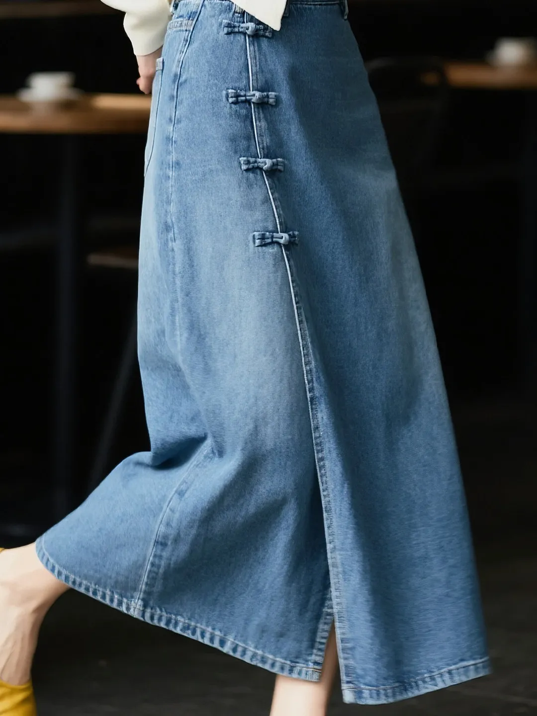 

Синяя джинсовая юбка с высокой талией, утягивающая, больших размеров, в китайском стиле, с пуговицами и разрезом, для женщин, весна-лето, новинка