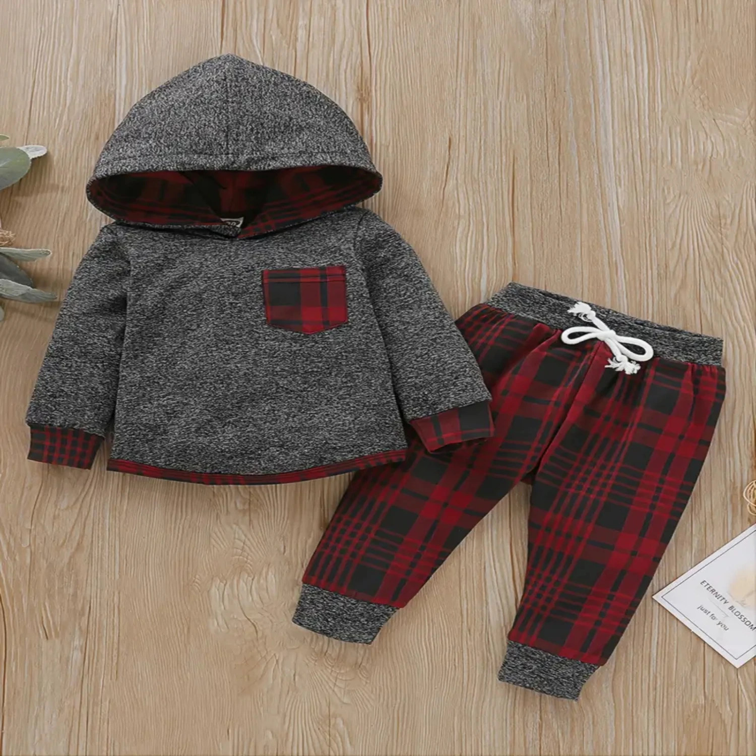 Trendy and adorable winter outfit set for baby boys - perfect for family outings, lazy days at home, or any occasion. This charm