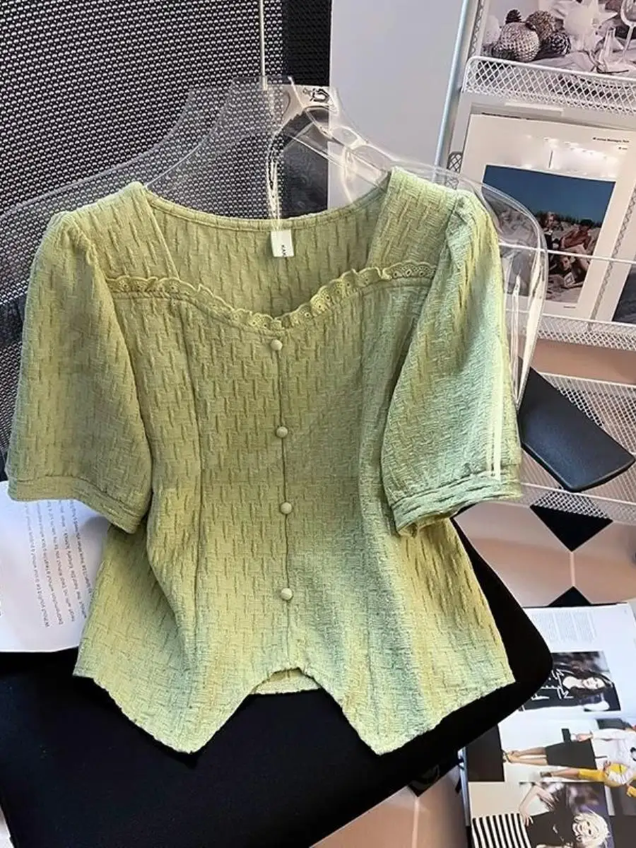 conjunto-e-de-duas-pecas-f-csa-de-renda-tamanho-ande-com-gola-quadrada-e-detalhes-novo-lancamento-de-verao