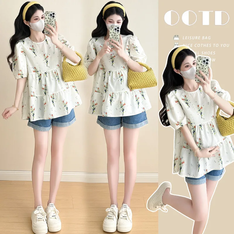 

Stylish Maternity Set Summer Floral Print Blouse with Belly Support Denim Shorts Trendy Two Piece Outfit for Pregnant Women