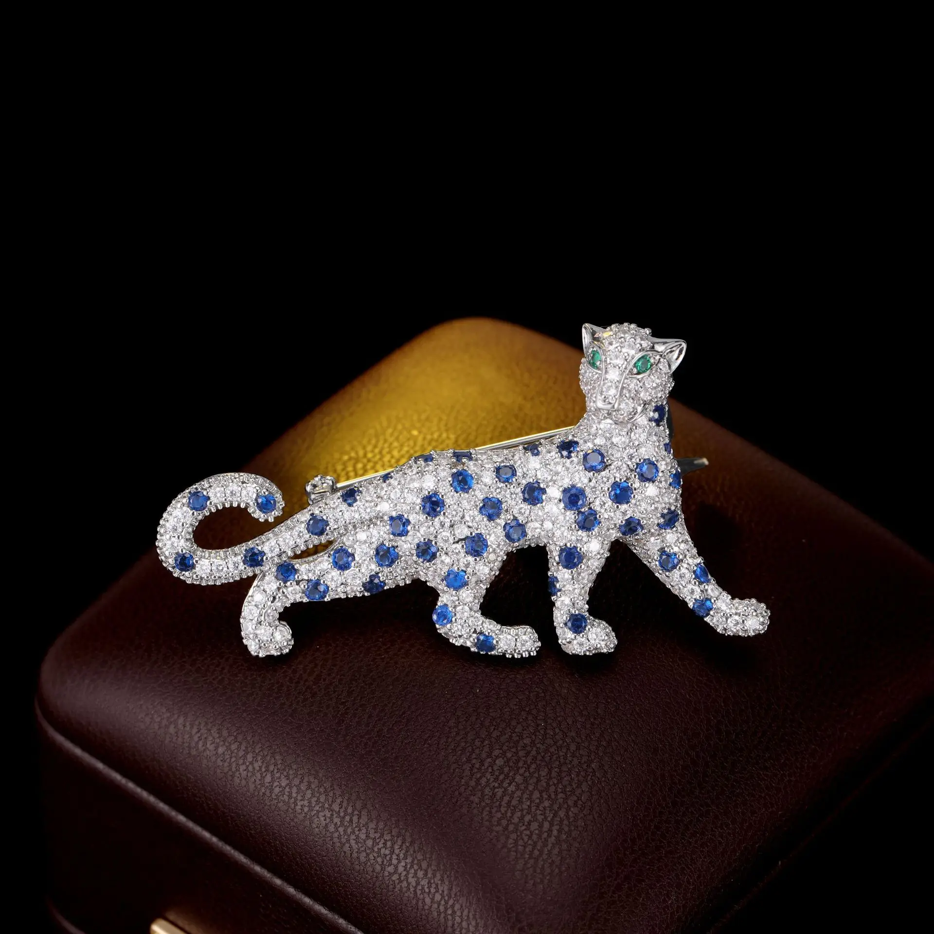 

Luxury Inlaid Zircon Leopard Brooch High-end Creative Personality Unisex Clothing Pin Accessories