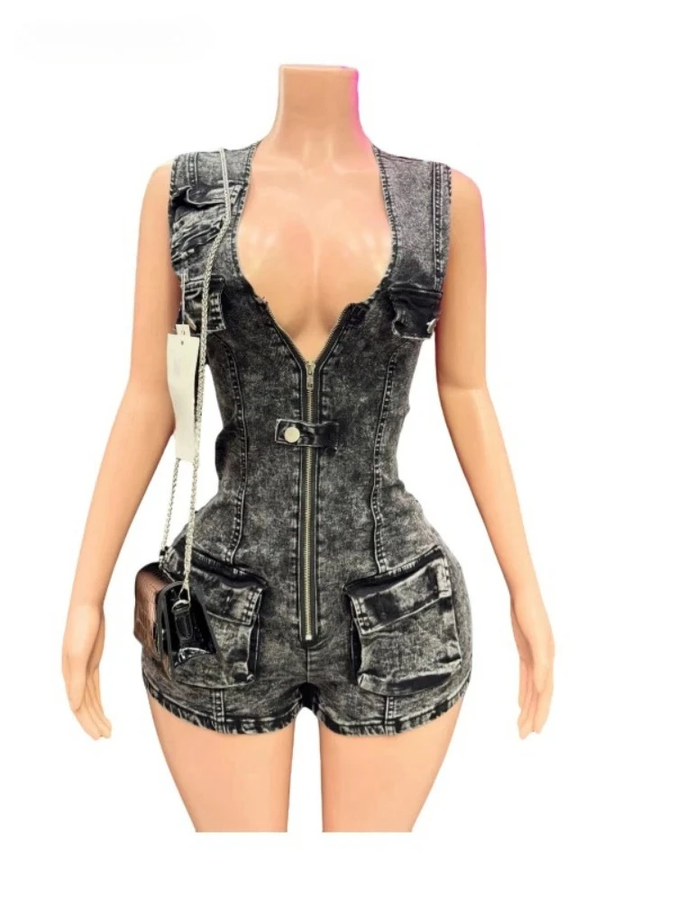 

BWQ 2025 Women V-neck Sleeveless Denim Short Jumpsuit Playsuits Summer Street Party Pocket Cargo Romper One Piece Playsuit