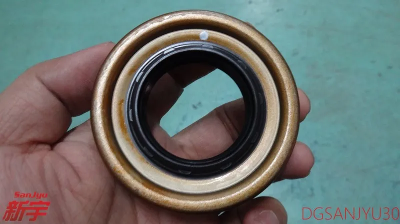 OIL SEAL,FRONT DIFF SIDE pajeroV30V40V60V70V80V90 SPORT K96 L200 L400 MB393883 GENUINE BD3298E