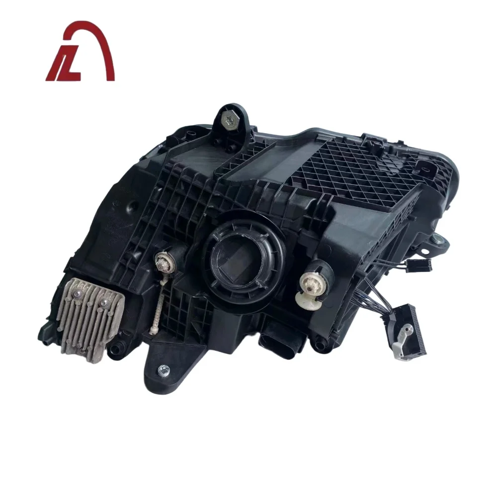 High Quality Car Headlights W205 for Mercedes-Benz C-Class W205 C180 C200 C260 C300 2020-2023 New Low-end 12V Led Car Lights