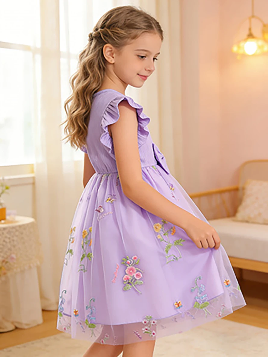 Mädchenkleid in Lila mit Blumenstickerei, Prinzessinnenkleid mit Flatterärmeln und Schleife aus Tüll für den Sommer – Detail 5
