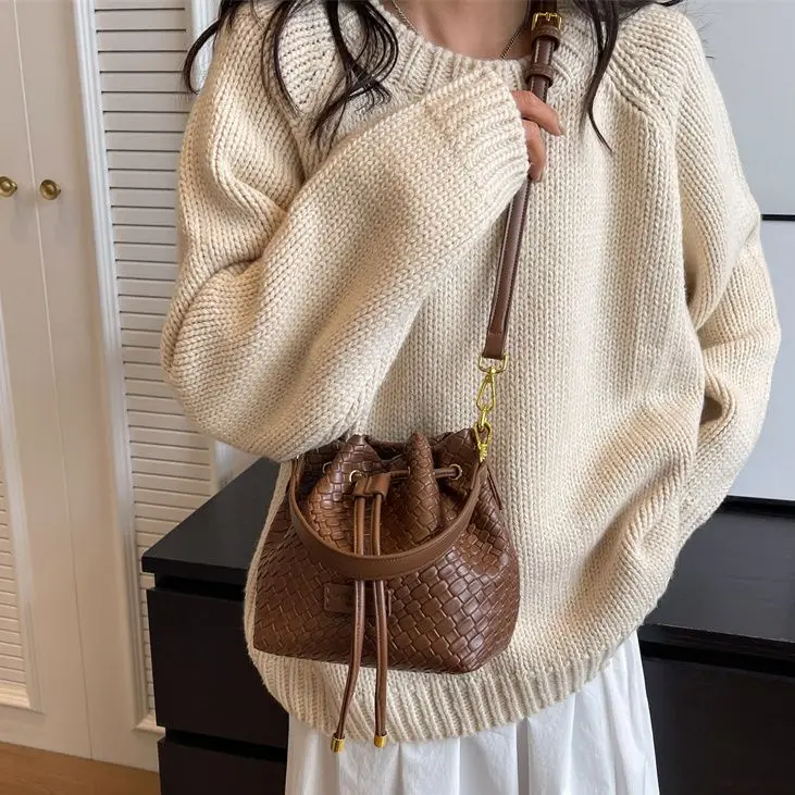 

Ручная сумка-ведро с корейским тканым узором, женская компактная кожаная сумка на шнурке, женская модная повседневная сумка через плечо