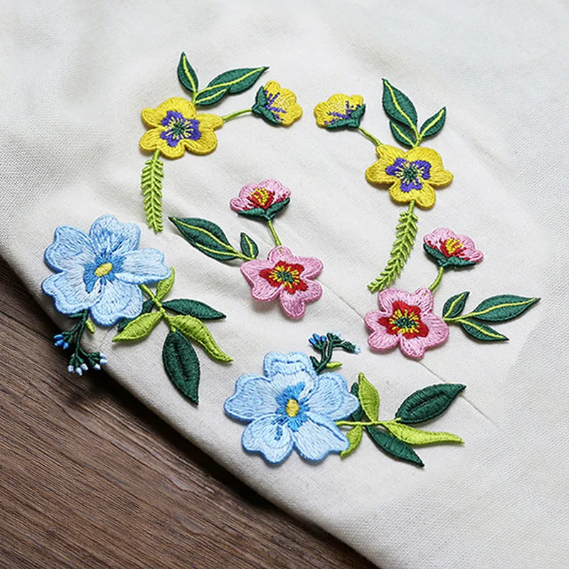 2pcs Flowers Embroidery Patch For Clothing DIY Hand Sewn Patches Decorative Accessories For Clothing Bags Parches Para Coser