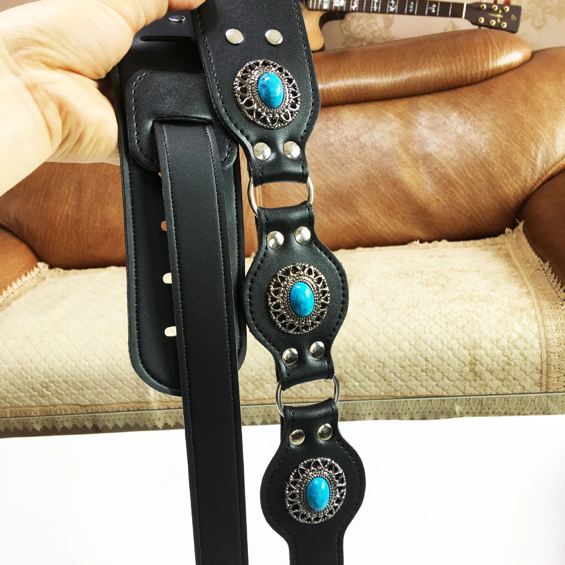 حزام جيتار جلدي كلاسيكي قابل للتعديل على الطراز العرقي حزام كتف ناعم لباس الخشب الشعبي الكهربائي الصوتي