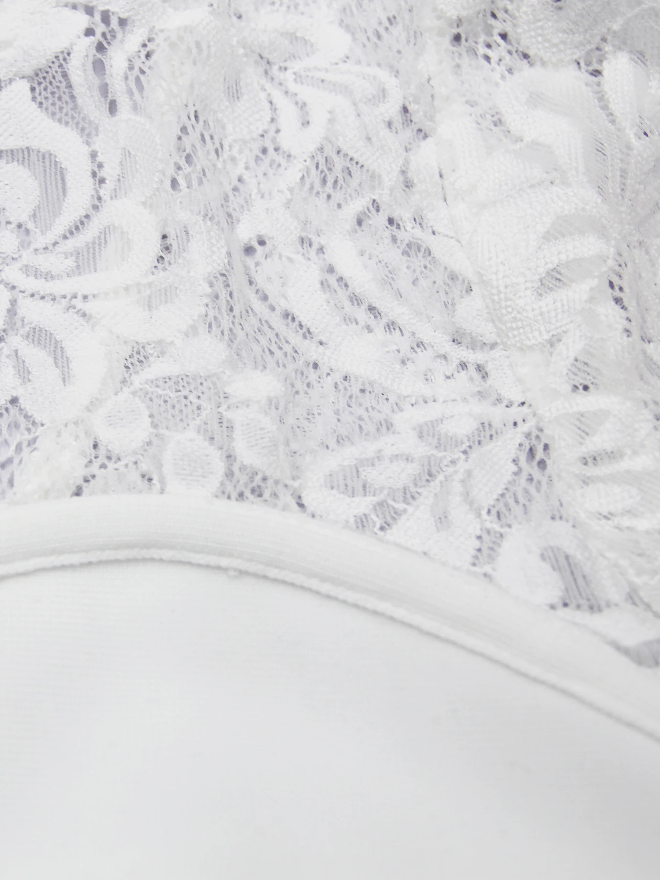 Vestido ajustado de encaje con dobladillo de volantes y manga de campana para fiesta