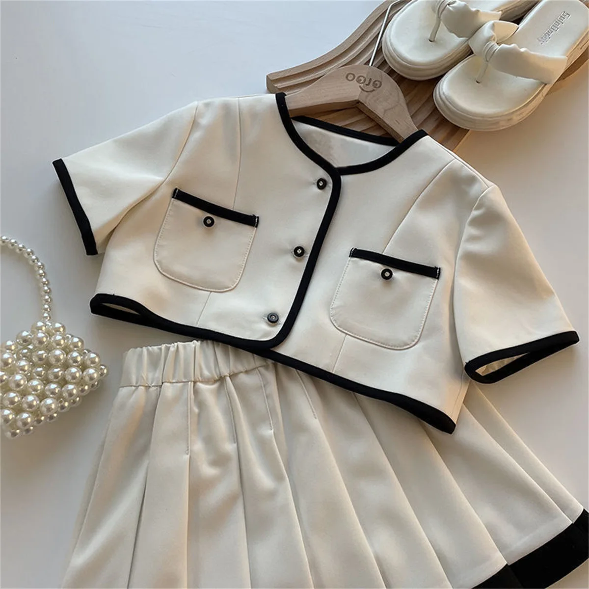 Childrens Sets Girls Summer New Solid Color Two Piece Children Clothing Short Sleeved Tops Pleated Skirt 2024 Pleated