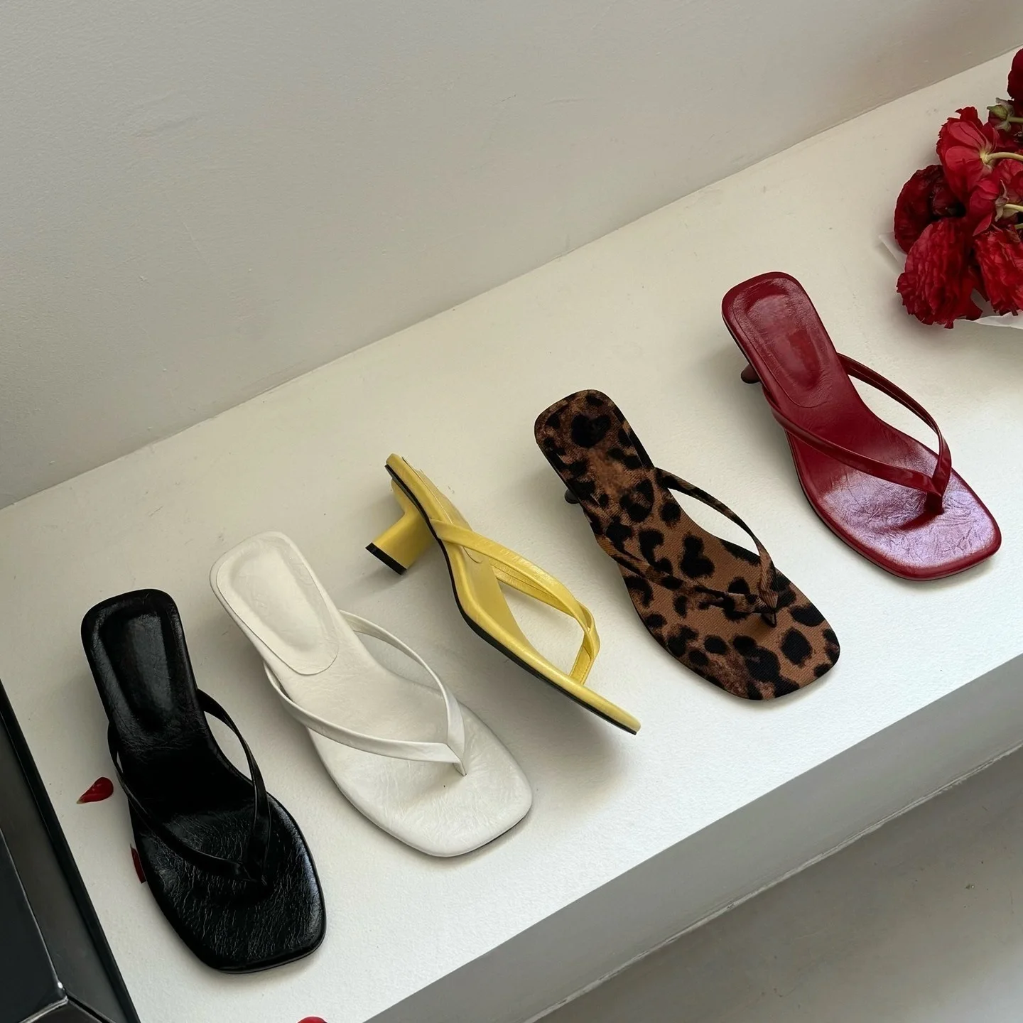 Women's Leopard Print Toe-post Low Heel Flip Flops Elegant Minimalist Slip-on Slippers Breathable Versatile Outdoor