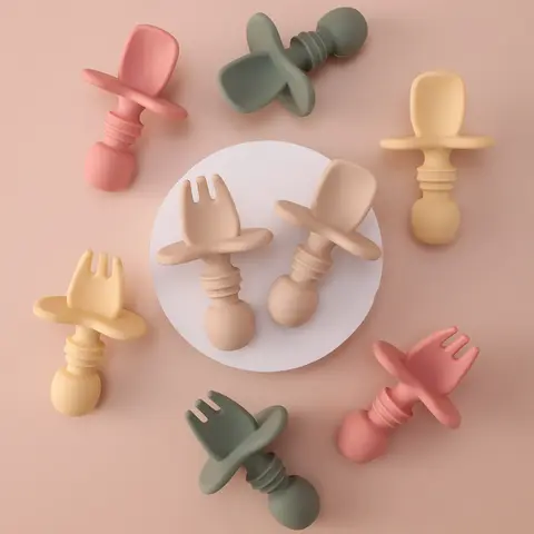 컬러 키즈 2PCS 실리콘 아기 식기 세트 소프트 포크 스푼 BPA 무료 휴대용 미니 먹이기구 스포크 훈련 포크 스푼
