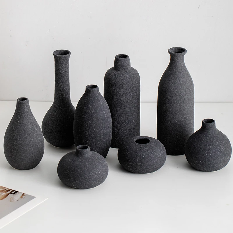 

Nordic minimalist frosted black ceramic small flower vase for living room, dried flowers, fresh flowers, decorative item for hom