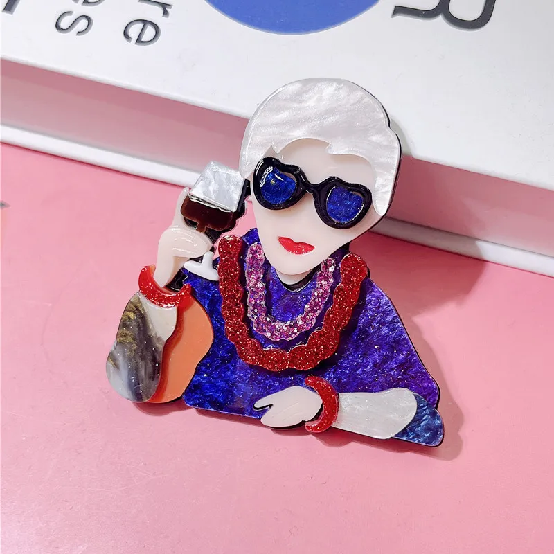 1Pcs Women's Acrylic Wine Glass Grandma Brooch Creative Fashion Character Badge Suitable for Coats and Bags Decorative Accessories