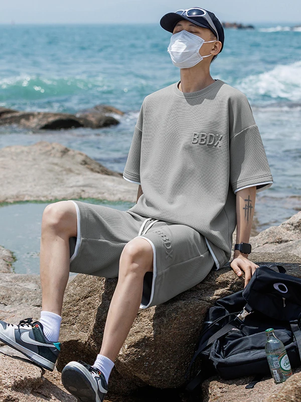 

Повседневный летний комплект для мужчин: свободные модные шорты и футболка для подростков, молодежный спортивный костюм (полный комплект)