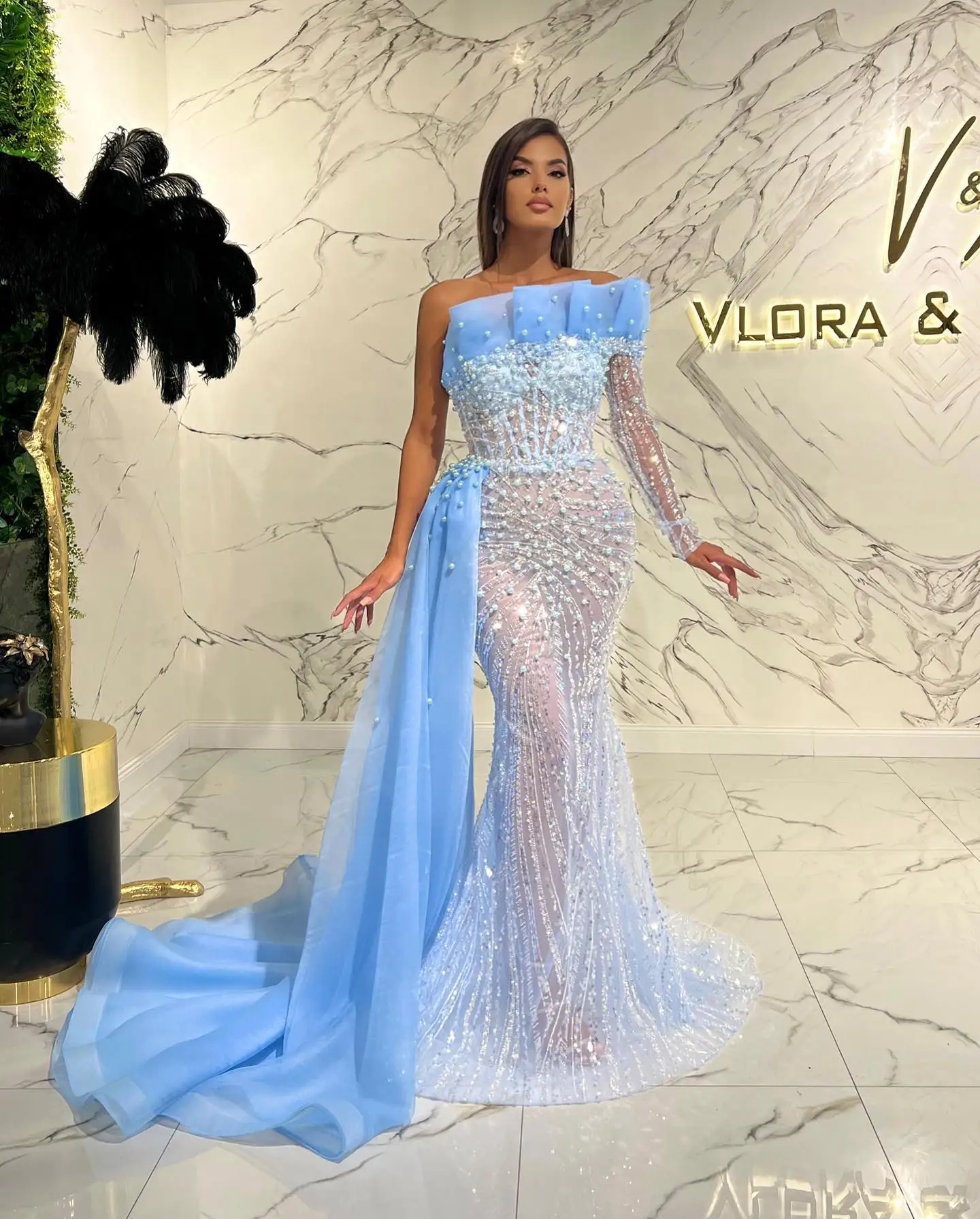 

Sky Blue Strapless Formal Prom Dress One Tulle Sleeve Evening Party Gowns Beaded Sequined Sweep Train Custom Robes De Soirée