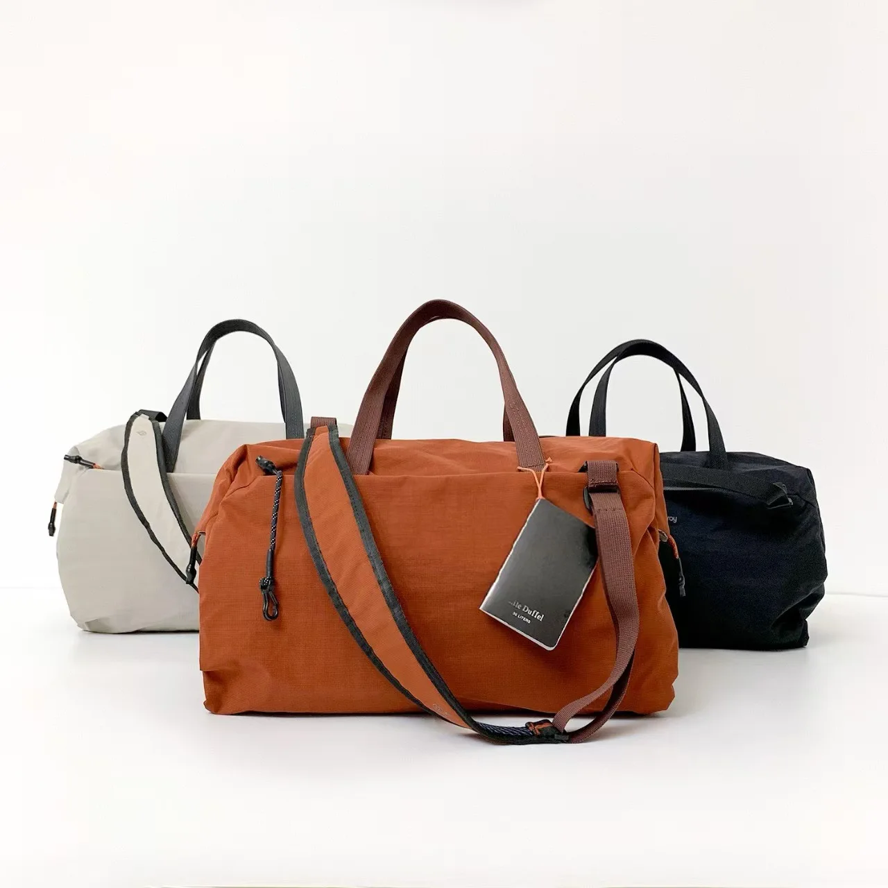 

Gym Duffel Bag, Waterproof Travel Crossbody Bag with Wet Pocket Shoe Compartment, Lightweight Workout Weekend Bag for Men Women