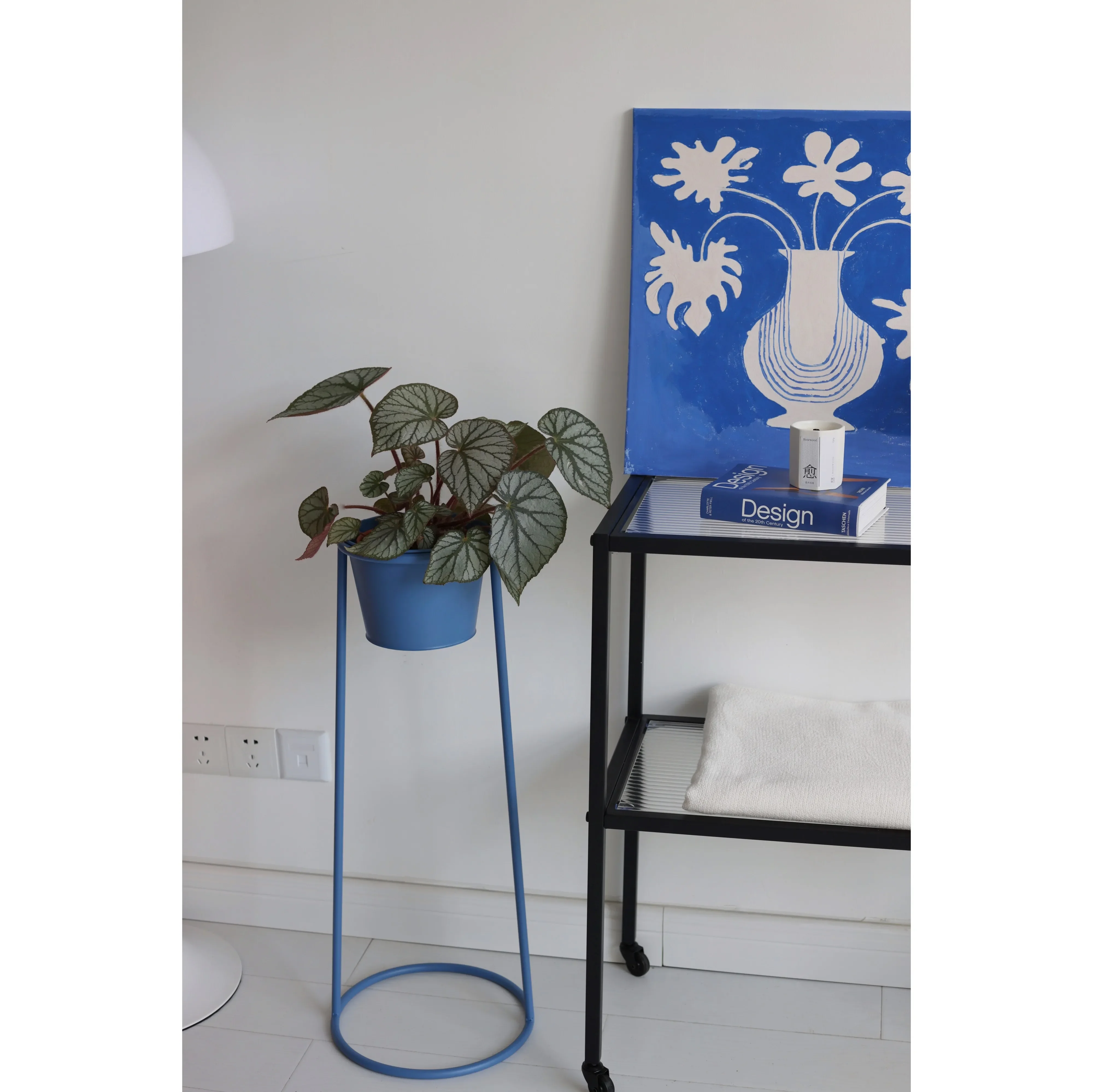 

Blue Flower Stand Indoor Minimalist Movable Design Balcony Flowerpot Living Room Furniture Modern Wrought Iron CD Racks Plant