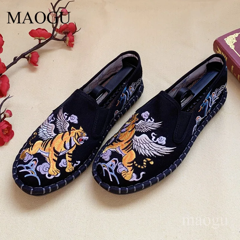 Unisex Chinese Style Embroidery Slip-On Shoes Dragon Tiger Pattern Stitched Sole Flat Loafers Traditional Casual Men Women Shoes