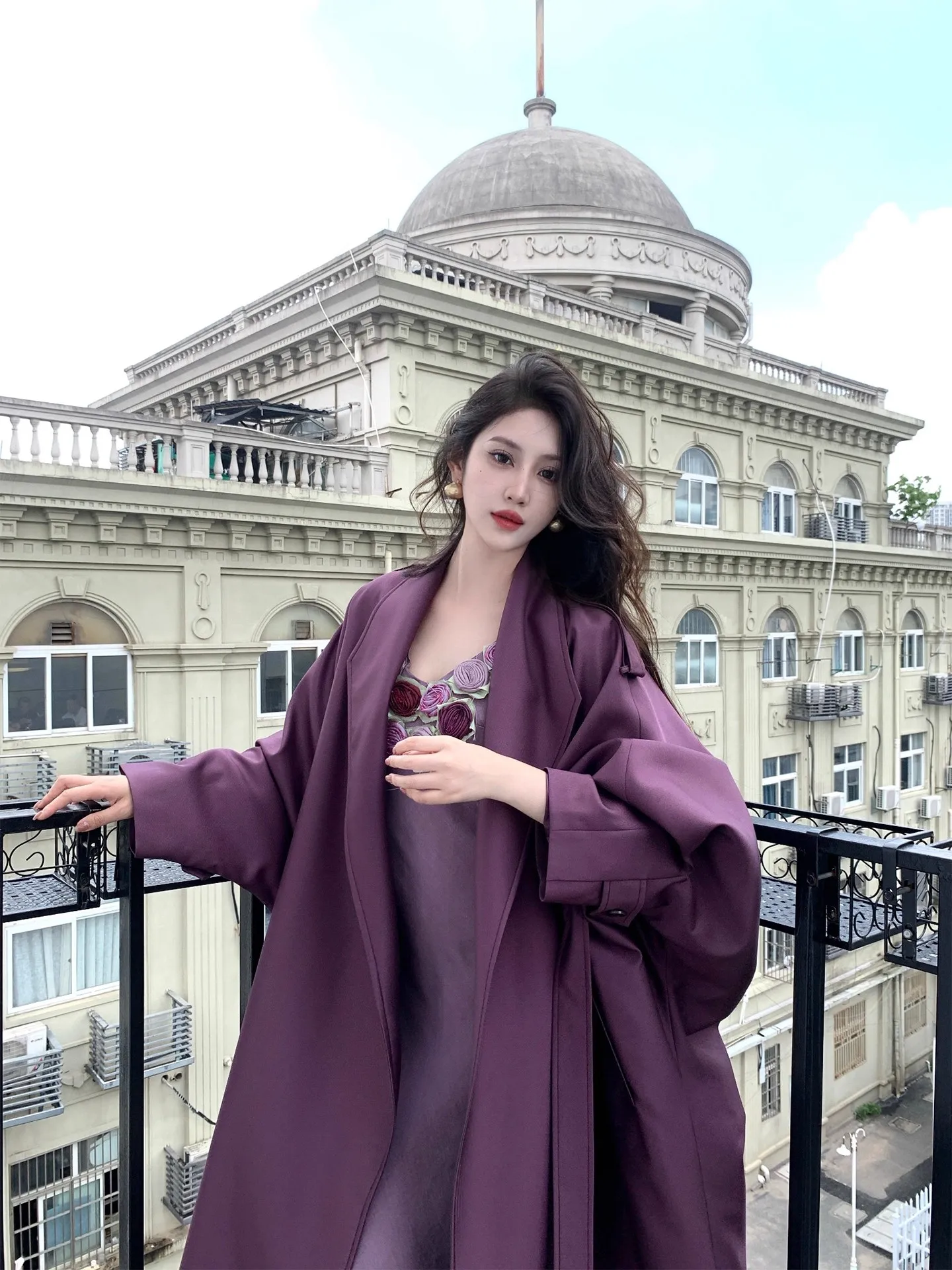 

lautaro весна осень оверсайз фиолетовый длинный тренч с рукавами летучей мыши для женщин с поясами свободный повседневный роскошный корейский модный верх 2025 пальто женское осень плащ женский