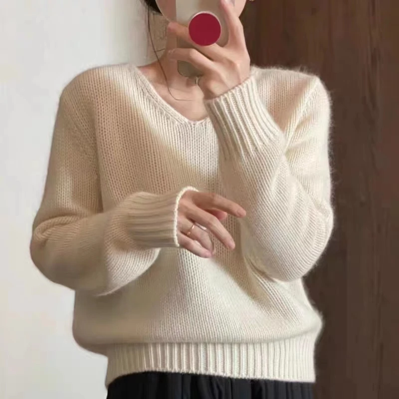 

100% pure wool women's V-neck sweater solid color knitted loose trendy short style women's full sleeve pullover sweater hot sell