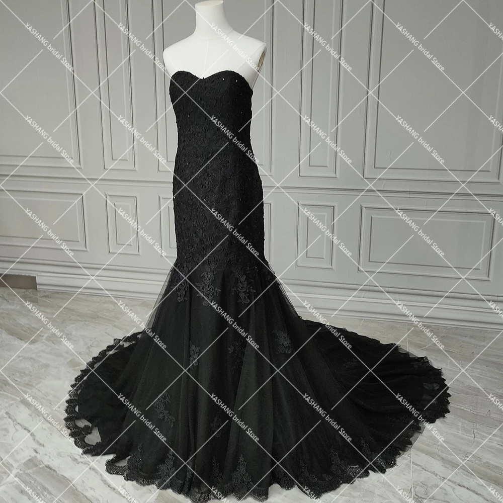 Vestido de novia gótico negro de sirena sin tirantes, ajuste personalizado y acampanado, tren largo con cuentas, apliques de lujo, vestidos de novia con forma de corazón