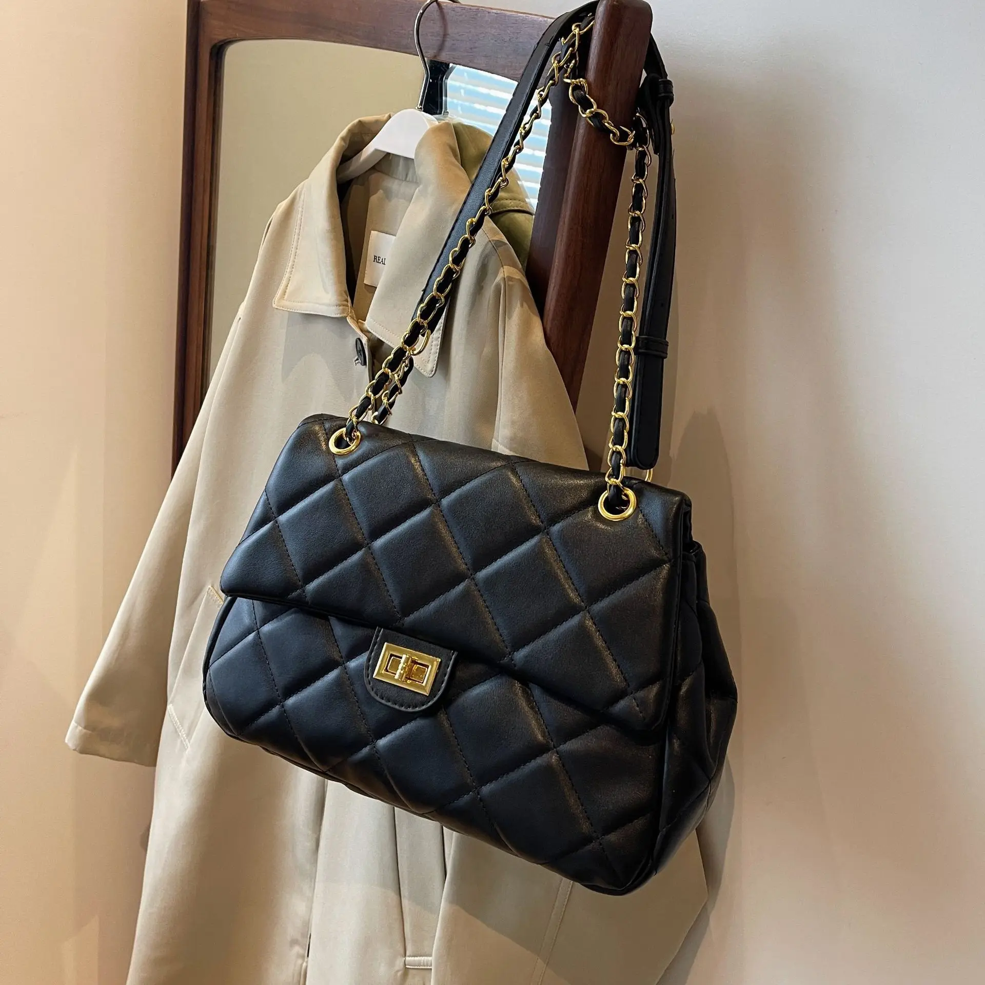 

2025 SS Quilted Chain Tote Bag, Spacious Convertible Shoulder Crossbody Purse for Women, Multi-Compartment Day to Night Carryall