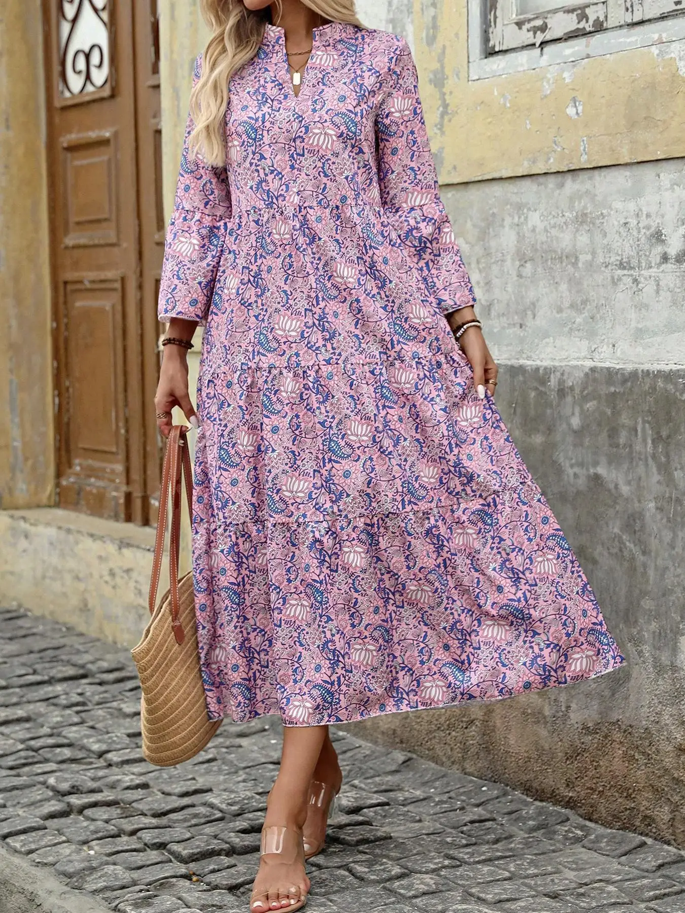 Elegant Women's Dress, Stylish Design, Perfect for Various Occasions, High-Quality Fabric, Trendy Fashion Piece