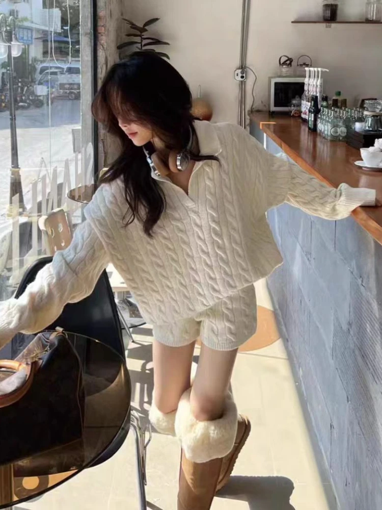 

Осень-зима, новый корейский элегантный вязаный комплект из 2 предметов, повседневный свободный свитер с воротником-поло + шорты Y2k, однотонная женская одежда