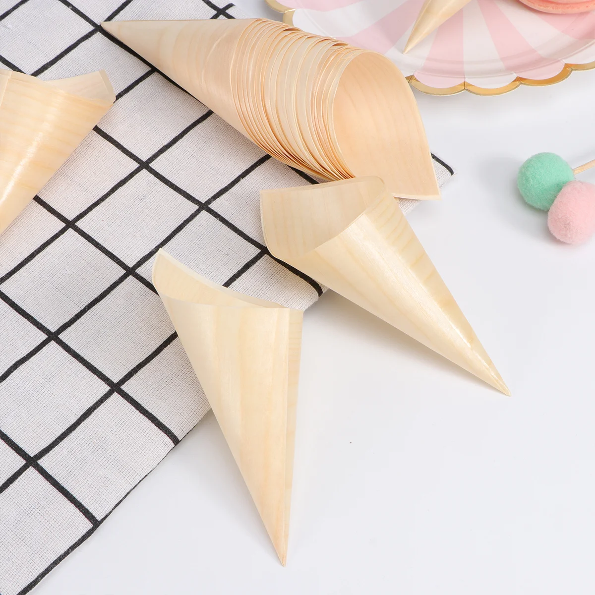 

25Pcs Disposable Wood Appetizer Cones for Ice Cream Snacks Shaved Ice Popcorn Wedding Party Elegant Serving Solution 12x9cm