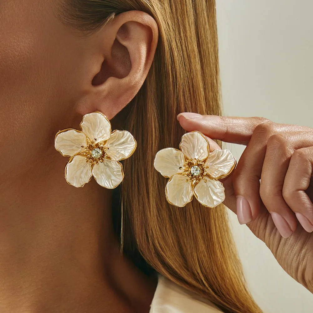 Romantic Temperament Inlay Zircons Imitation Pearl Flower Stud Earrings for Women Korean Bride Wedding Jewelry Accessories Gift