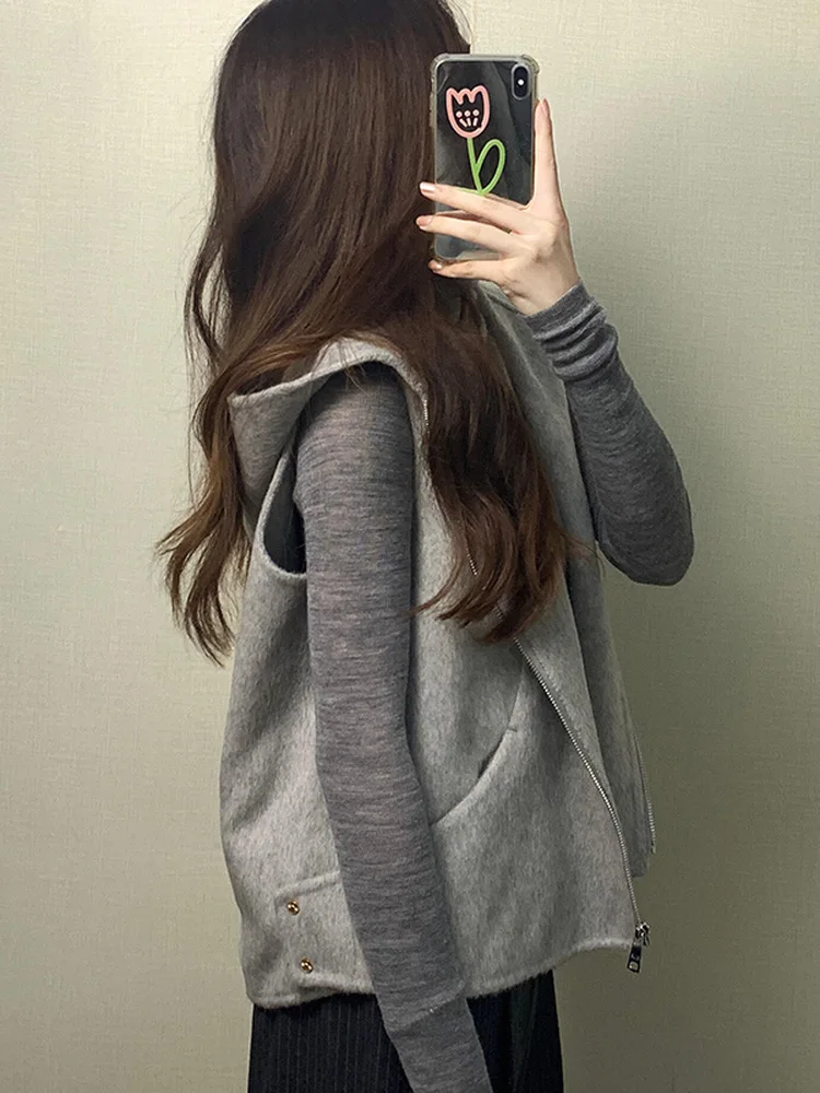 

ay Hooded Woolen Vest Women's Small Size Outerwear Autumn Winter Inner Match Loose Versatile Svel oulder Pad Jaet