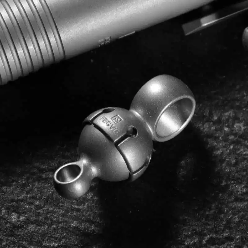 Super Light Titanium Alloy 8-Shaped Buckle Swing Accessories High Quality Men Car Spherical Can 360° Rotating Keychain Key Ring