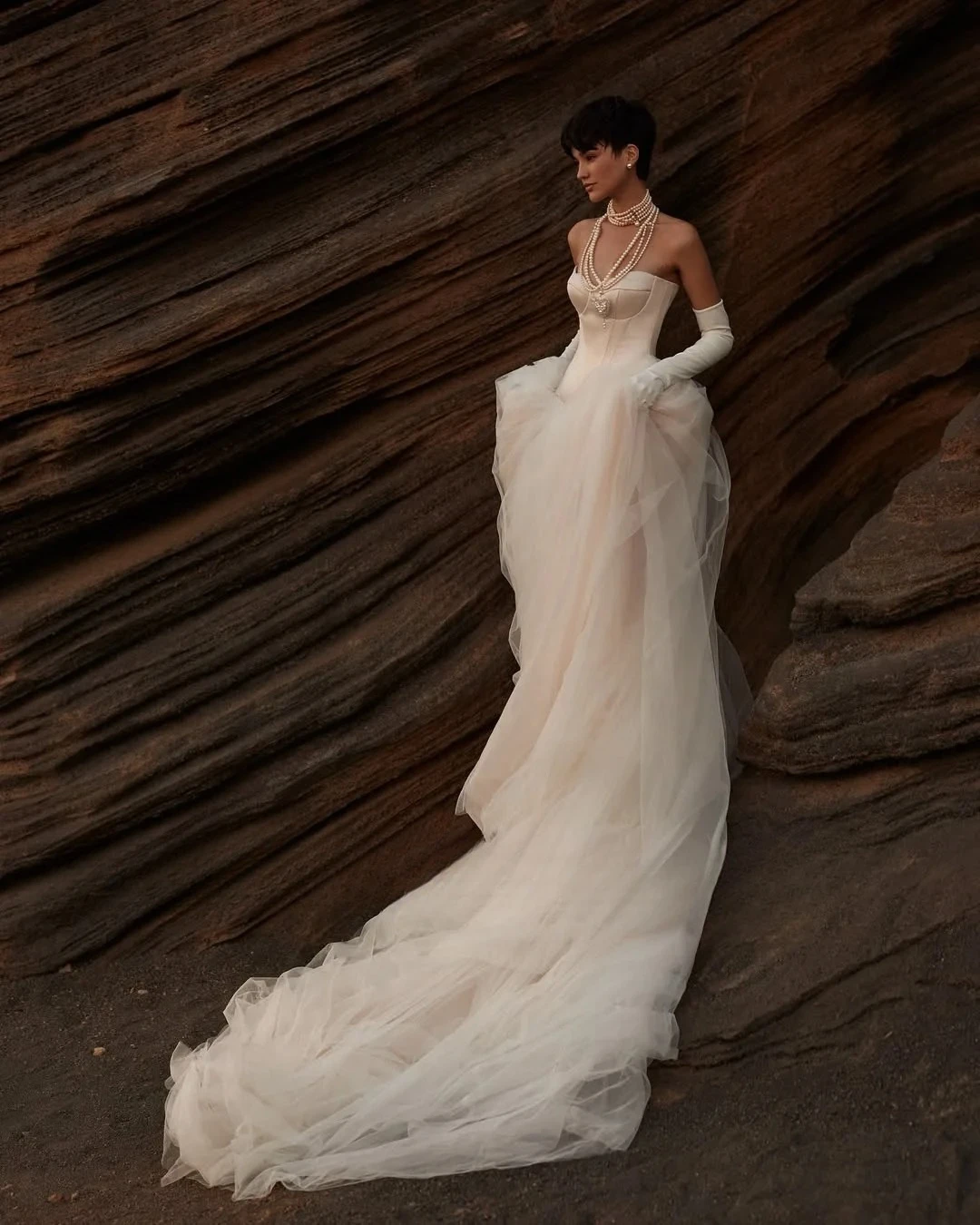 Customized Vintage Unique Sweetheart Neck Beaded Corset Tulle Ball Gown Wedding Dress Voluminous Fluffy Skirt Soft Sweep Train