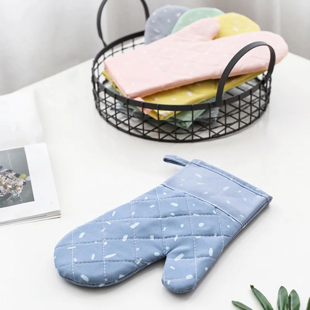 

A Pair of Insulated Microwave Oven Gloves Heat Resistant to 500F Non-Slip Silicone Surface for Safe Handling of Cookware Light