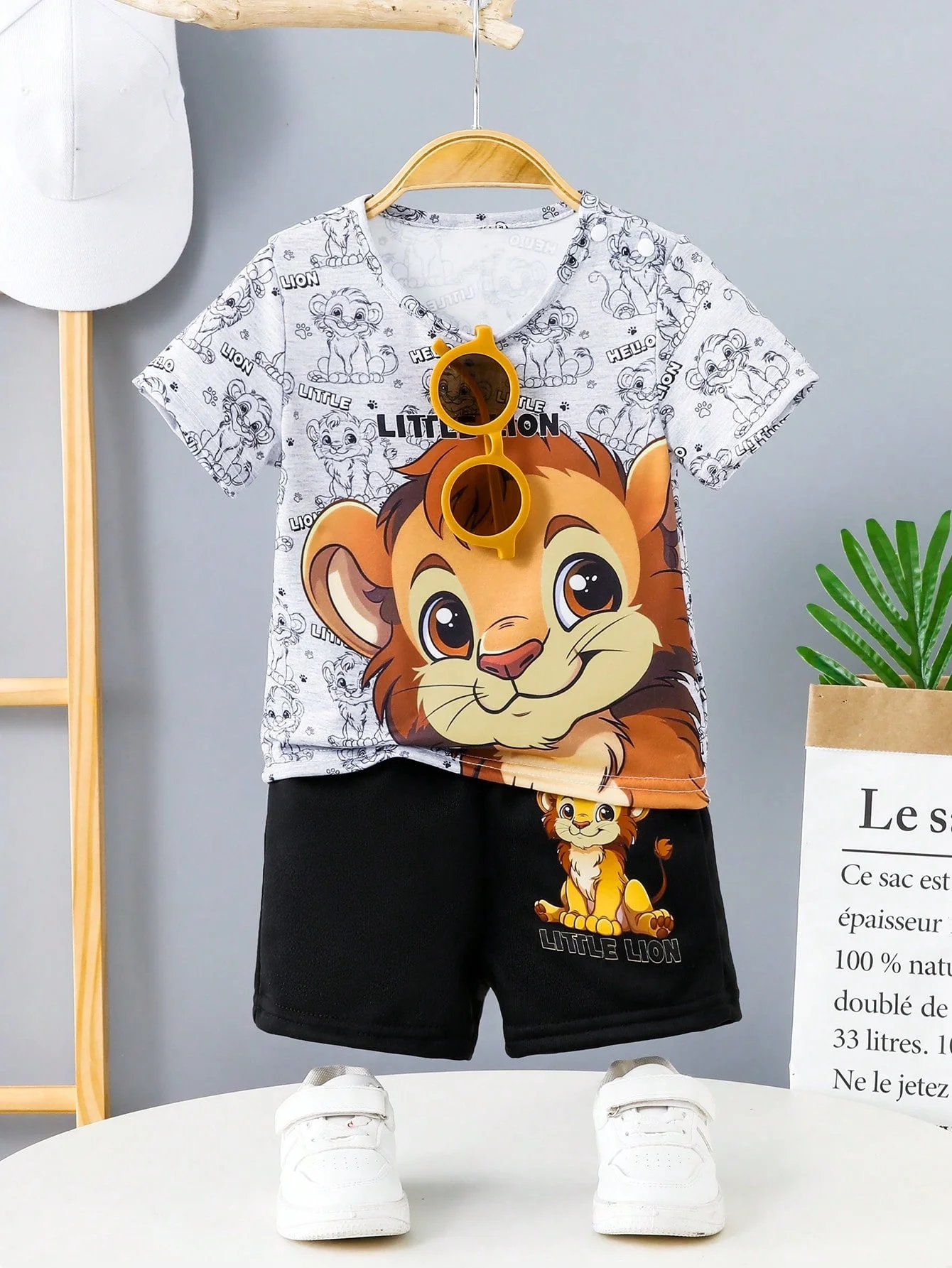 Two piece summer boys short sleeved T-shirt with round neck cartoon print, handsome baby top and shorts set, trendy new style